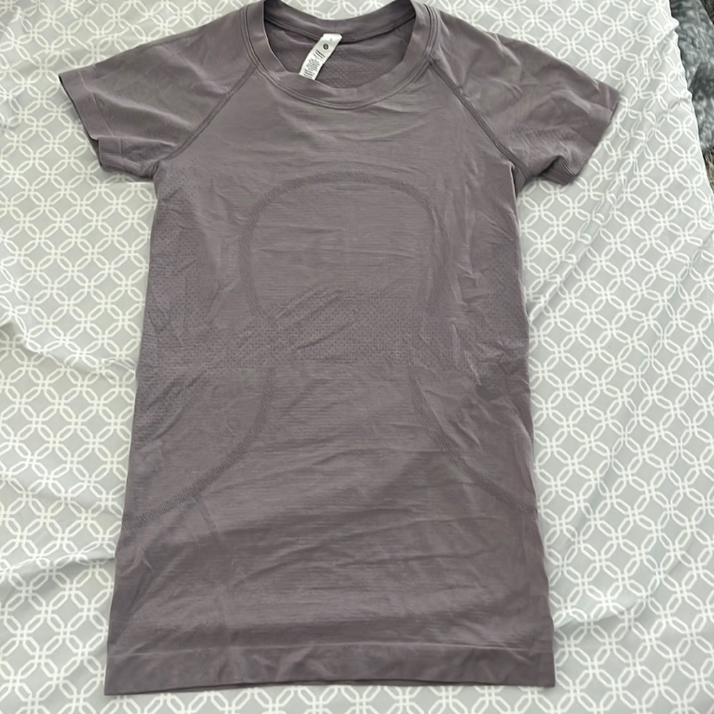 BARLEY WORN!! Purple Lululemon size 2 swiftly tech
